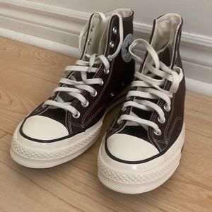 Never worn, glue from manufacturer.